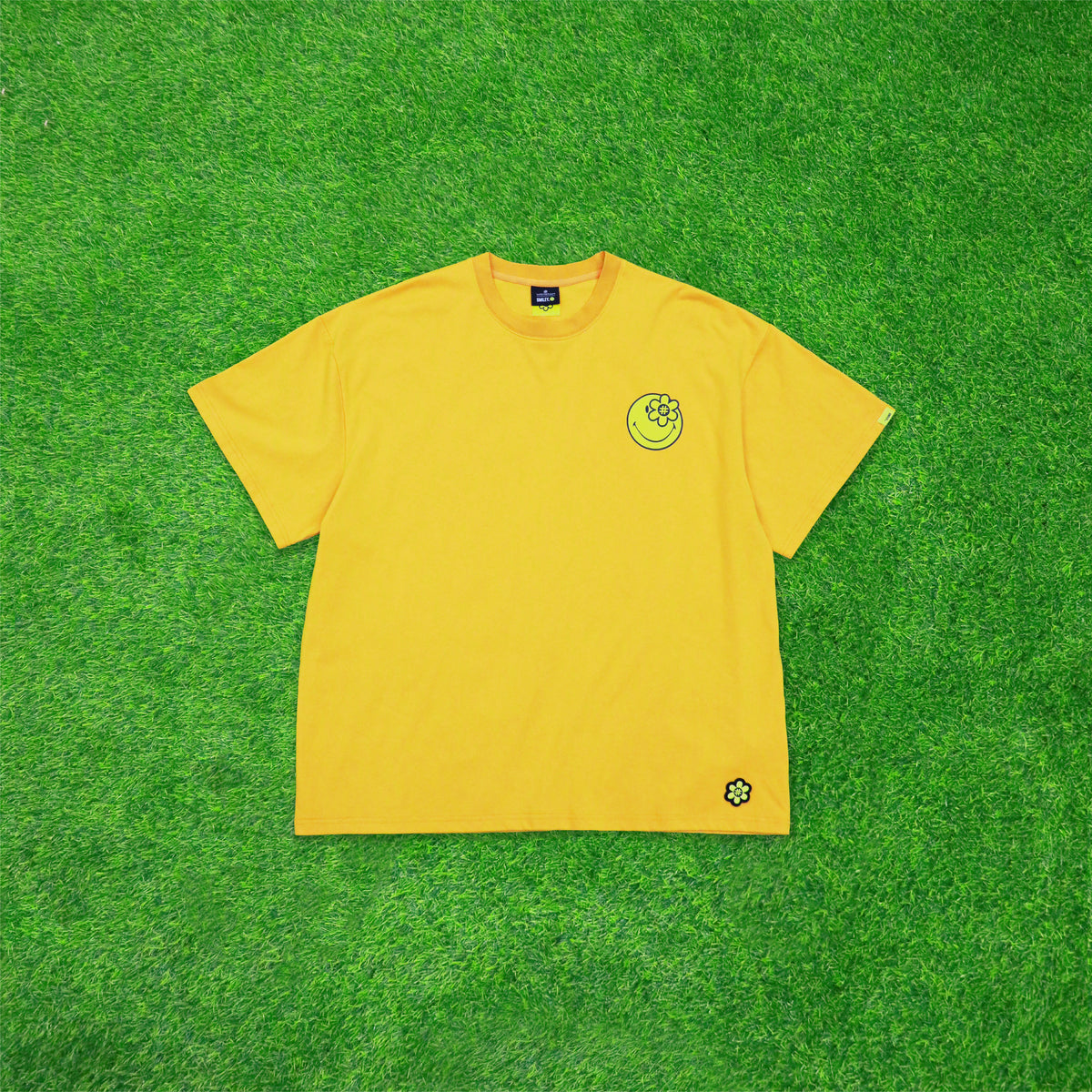 BEAM TSHIRT | ORANGE, Short sleeve, Oversized Fit, Ribbed crewneck, Yellow woven flag logo at the left sleeve, Collaboration with Smiley, Color: Orange, Material: 100% Cotton